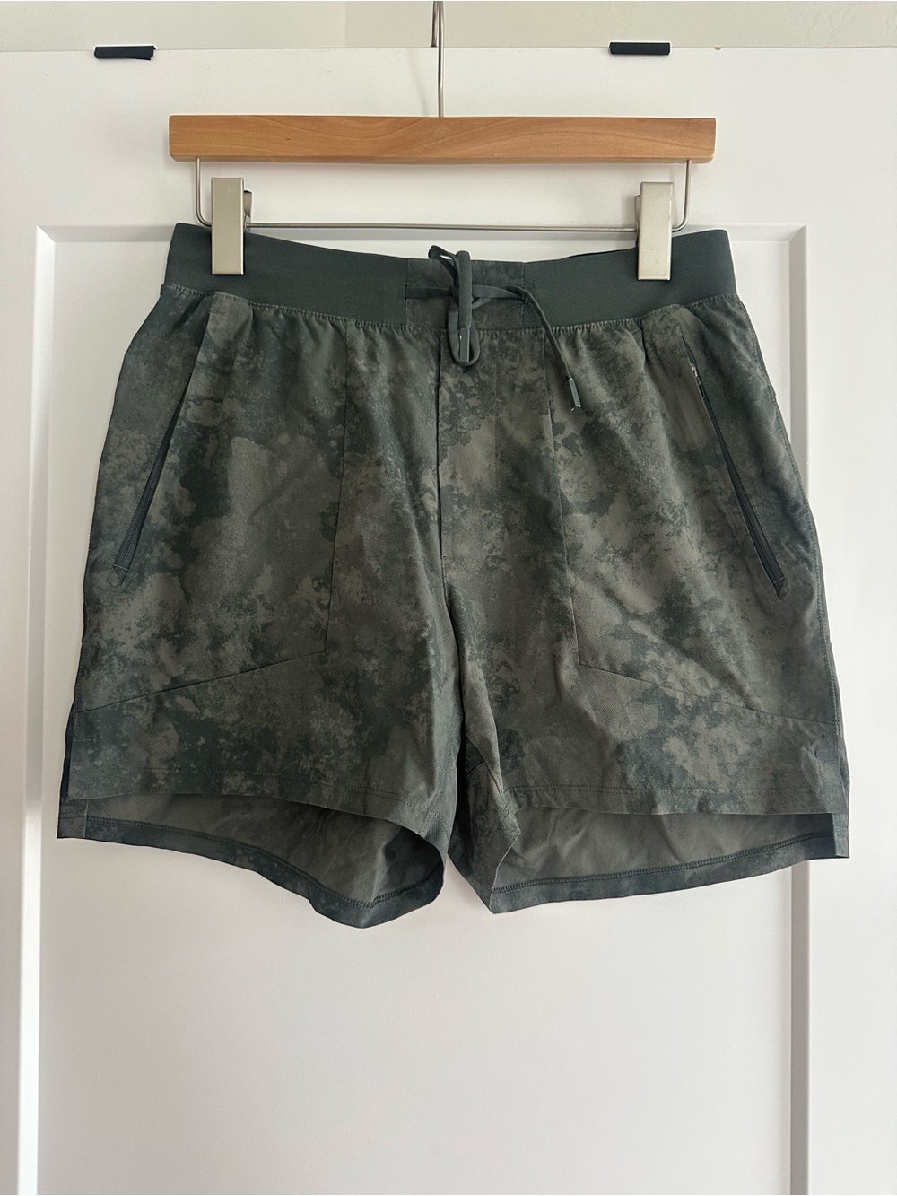 Lululemon License to Train Linerless Short 5" Size Medium